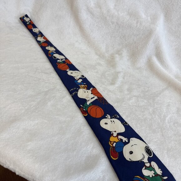 Peanuts Snoopy Necktie 100% Silk‎ Basketball Hoops Navy blue The Second Hero - Picture 2 of 5